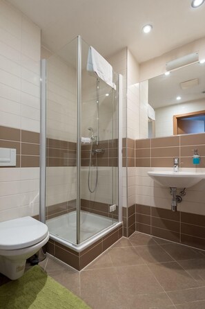 Standard-Apartment, 1 Doppelbett | Badezimmer | Haartrockner, Handtücher