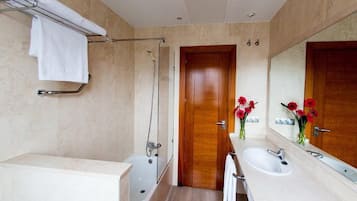 Free toiletries, bidet, towels