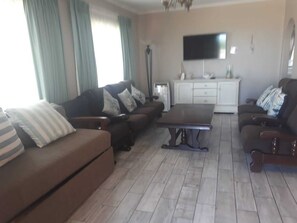 Living area - Bluewater Beachfront Guesthouse (Gqeberha (Port Elizabeth))