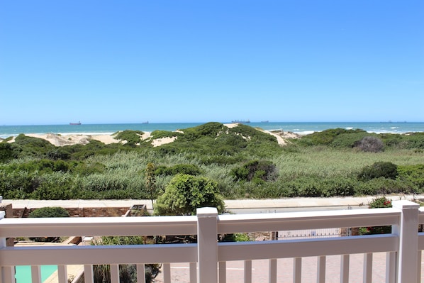 Sea View 2 | Terrace/patio - Bluewater Beachfront Guesthouse (Gqeberha (Port Elizabeth))