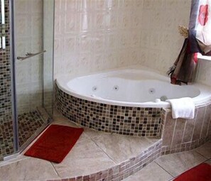 Honeymoon Room  | Jetted tub