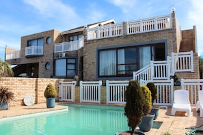 Outdoor pool - Bluewater Beachfront Guesthouse (Gqeberha (Port Elizabeth))
