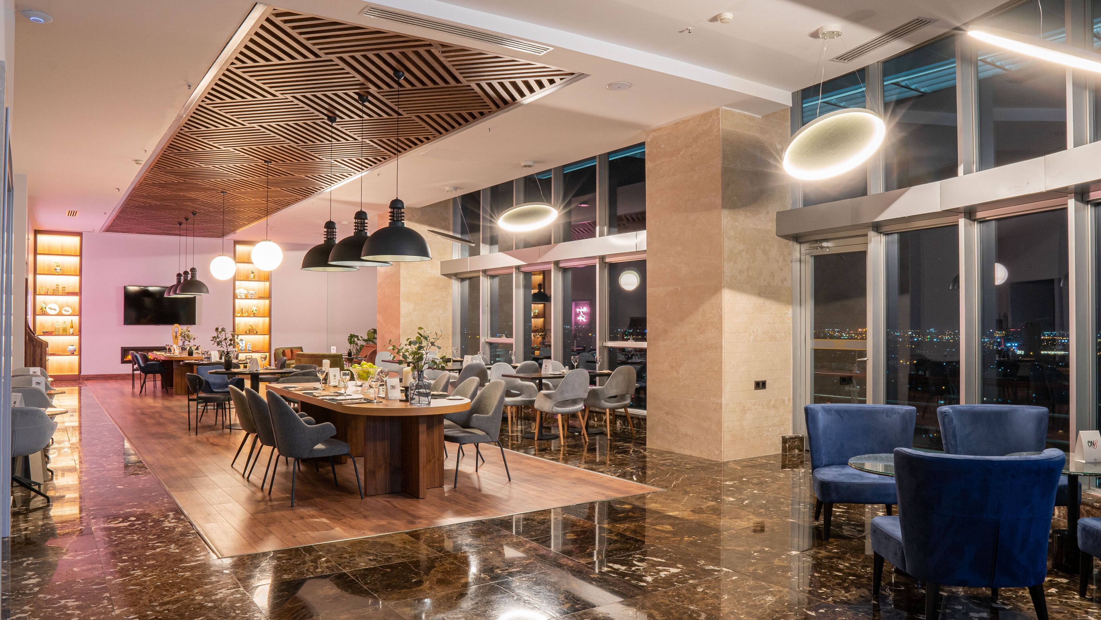 2 间餐厅，供应早餐