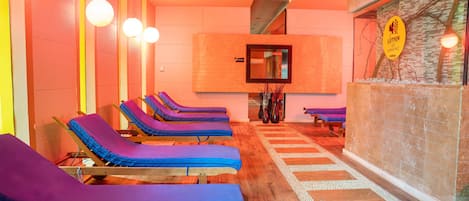 Maniküre und Pediküre, Massageanwendungen
