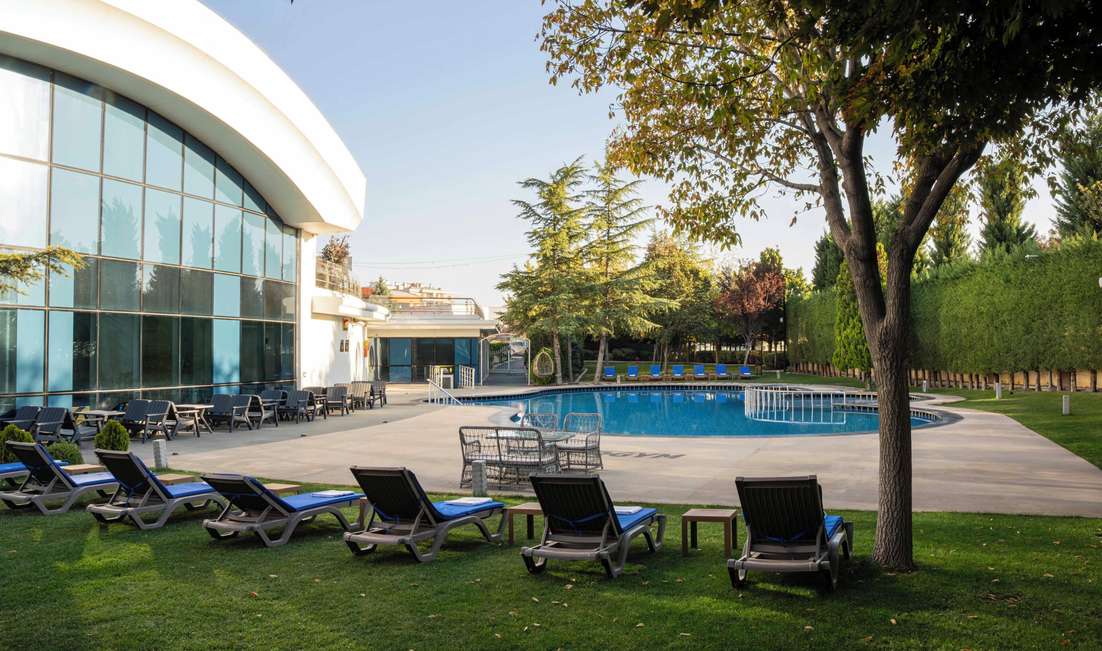 2 piscinas internas, piscina externa sazonal