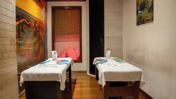 Soins de manucure et de pédicure, massages