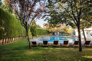 2 piscinas techadas, una piscina al aire libre de temporada