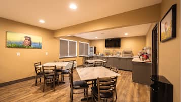 Tägliches inbegriffenes Frühstück zur Selbstbedienung