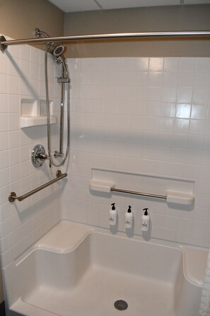 Room, 1 King Bed, Accessible, Non Smoking | Bathroom | Free toiletries, hair dryer, towels, soap