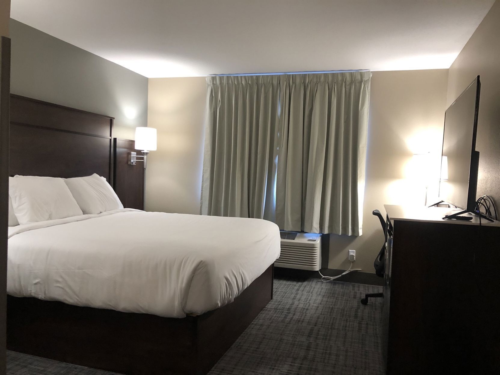 Bureau, espace de travail pour ordinateur portable, rideaux occultants