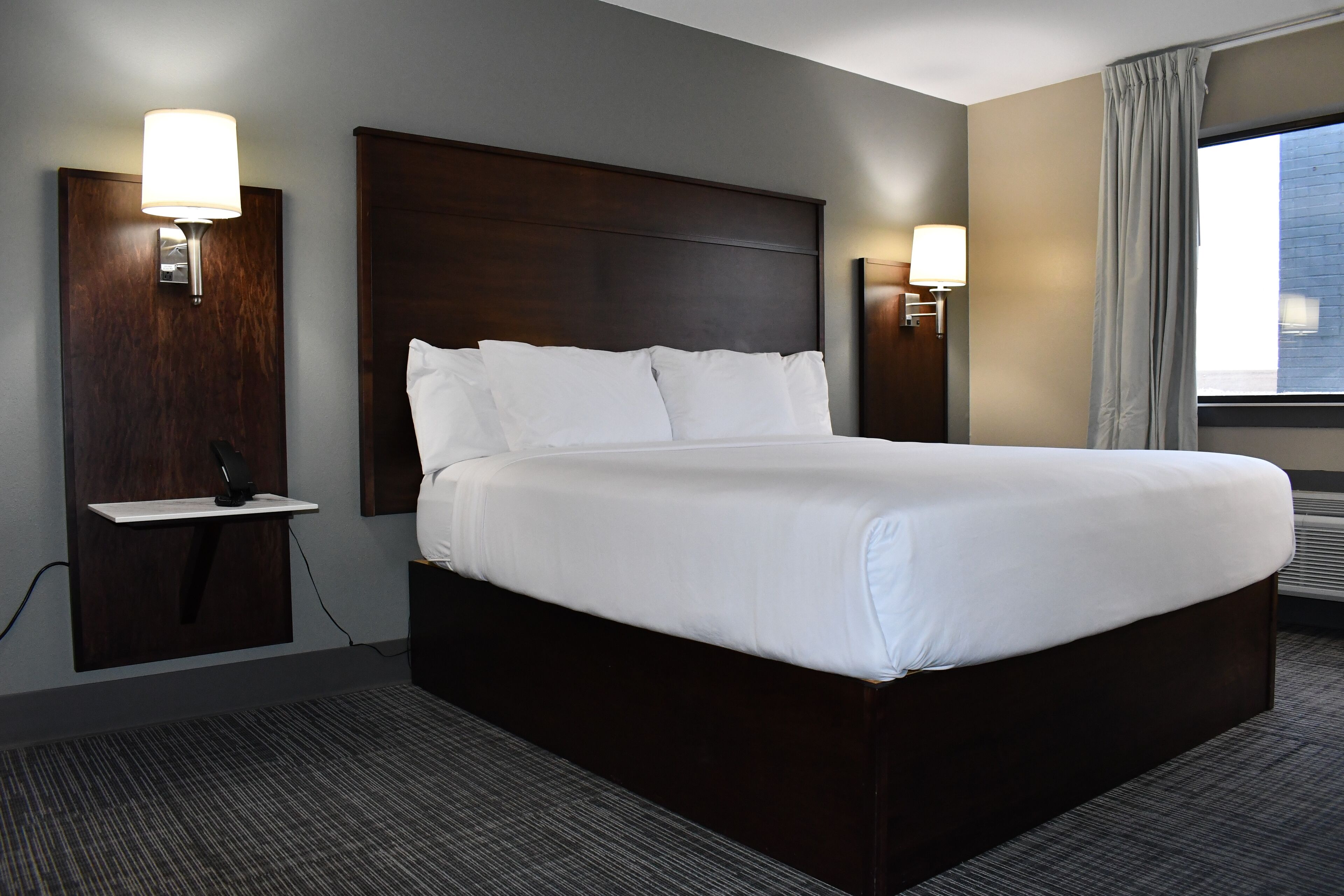 Bureau, espace de travail pour ordinateur portable, rideaux occultants