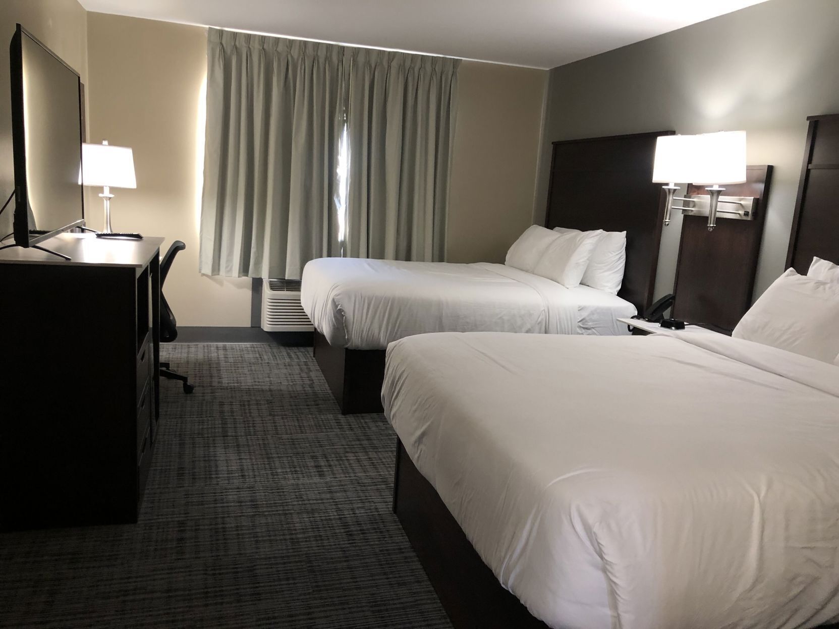 Bureau, espace de travail pour ordinateur portable, rideaux occultants