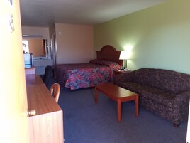 办公桌、遮光窗帘、熨斗/熨板、折叠床/加床（额外收费）