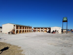 Exterior - Cisco inn (Cisco)