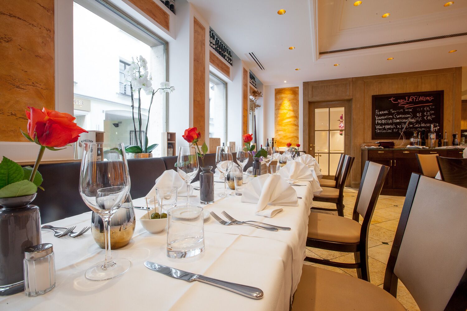 lunch and dinner served, italian cuisine