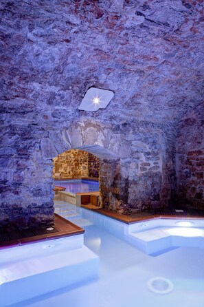 Indoor pool - Grand Hotel Des Terreaux (Lyon)
