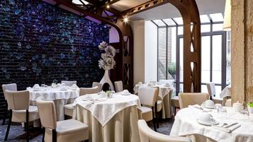 Tägliches Frühstücksbuffet gegen Gebühr