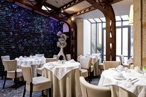 Daily buffet breakfast for a fee - Grand Hotel Des Terreaux (Lyon)
