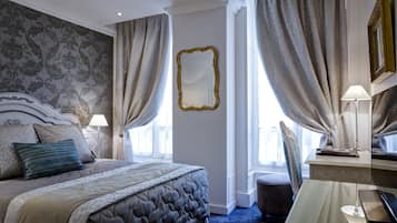 Habitación doble estándar | Ropa de cama de alta calidad y caja de seguridad en la habitación