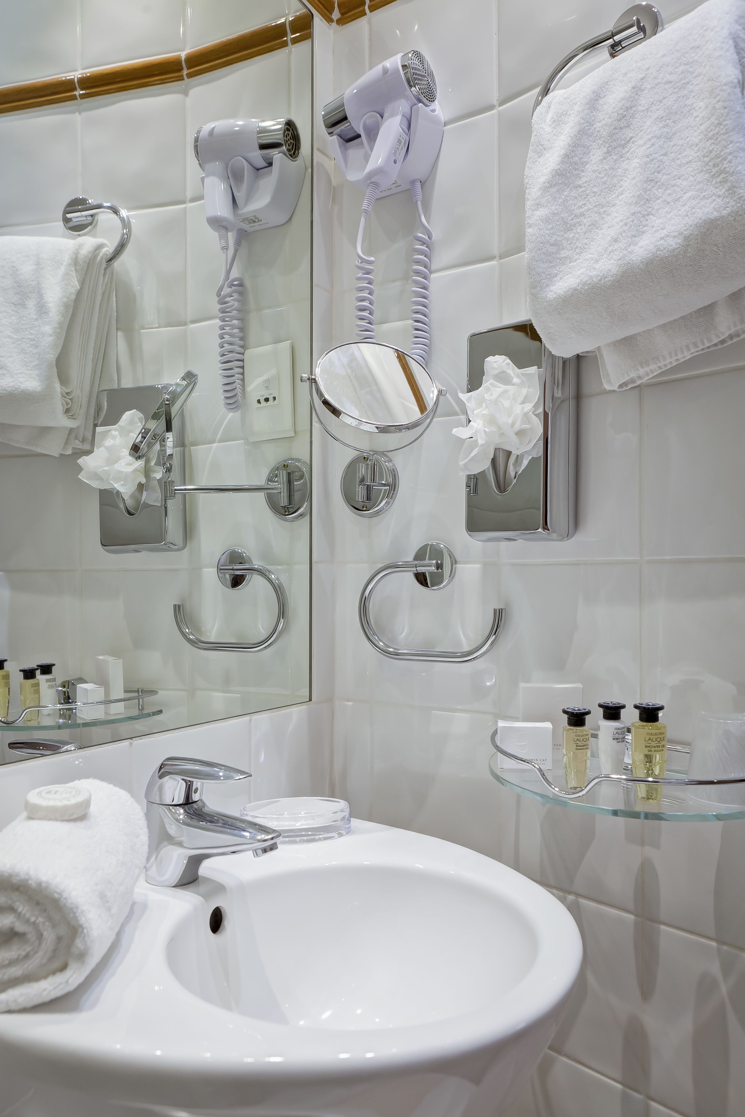 single room | bathroom | hair dryer, bathrobes, slippers, towels