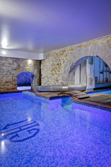Piscine intérieure