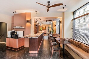 Bar (in der Unterkunft)