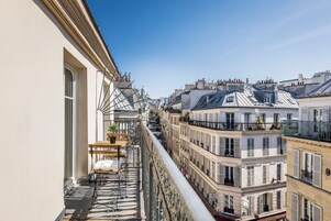 Deluxe Room, Balcony | Balcony