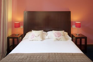 Dobbeltrom | Sengetøy av topp kvalitet, skrivebord, blendingsgardiner og lydisolert