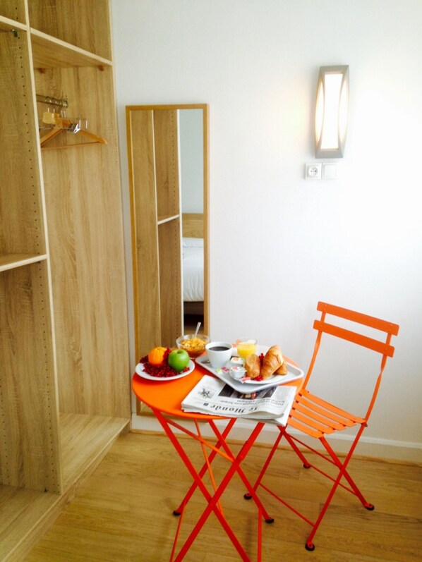 Petit déjeuner continental (10 EUR par personne)