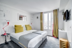 Habitación con 2 camas individuales - Minibar soft de cortesía, minibar, Chromecast, Prensa digital | Ropa de cama de alta calidad, minibar, caja fuerte y escritorio