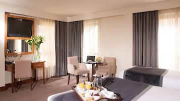 In-room safe, individually furnished, desk, iron/ironing board