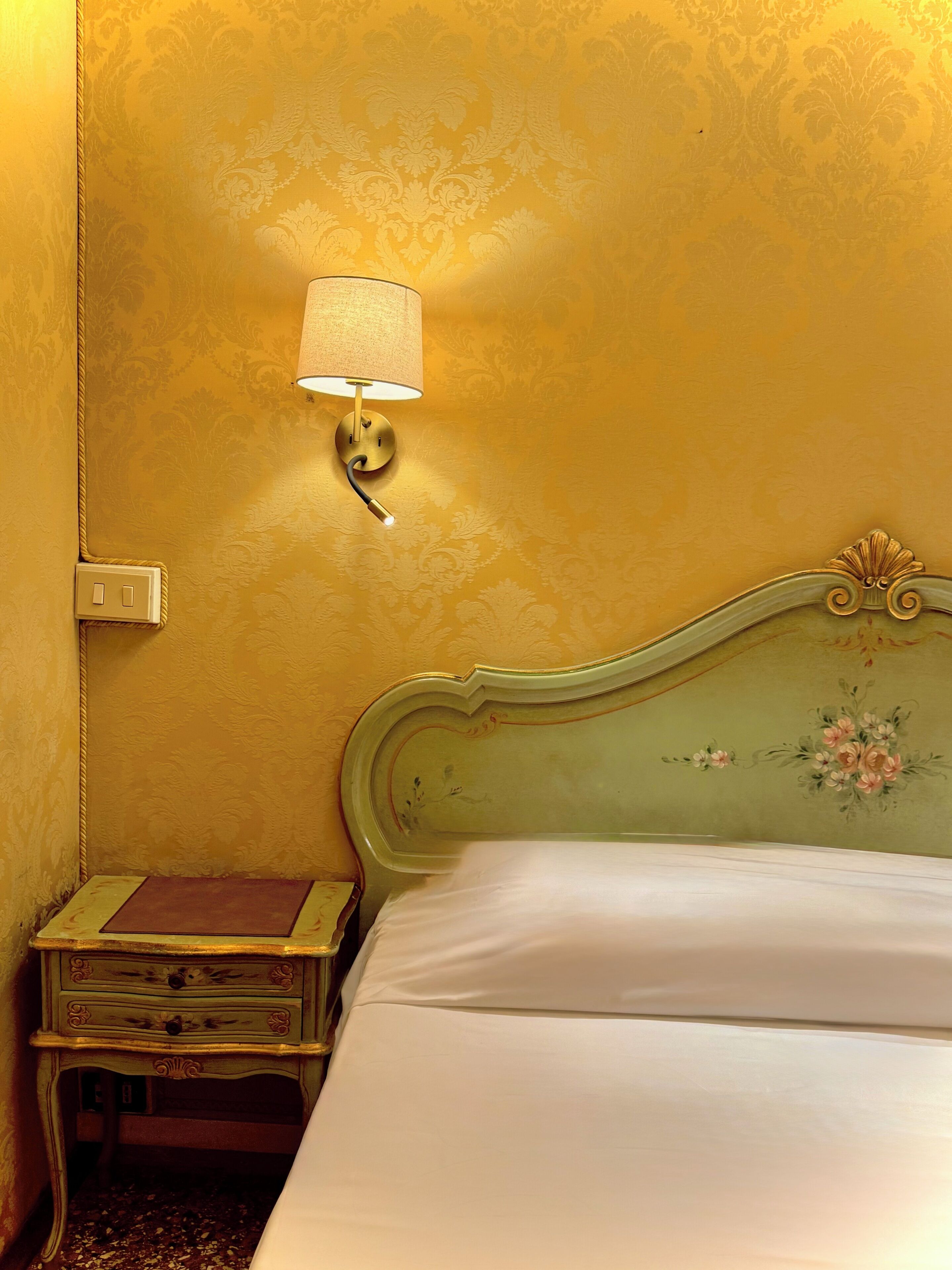 Soundproofing, cribs/infant beds, bed sheets