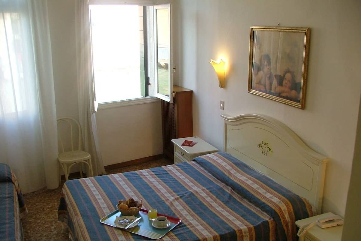 Lydisolert, barnesenger og sengetøy