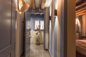 Dobbelt- eller tomannsrom, anneks | Allergitestet sengetøy, safe på rommet, lydisolert og wi-fi (inkludert)