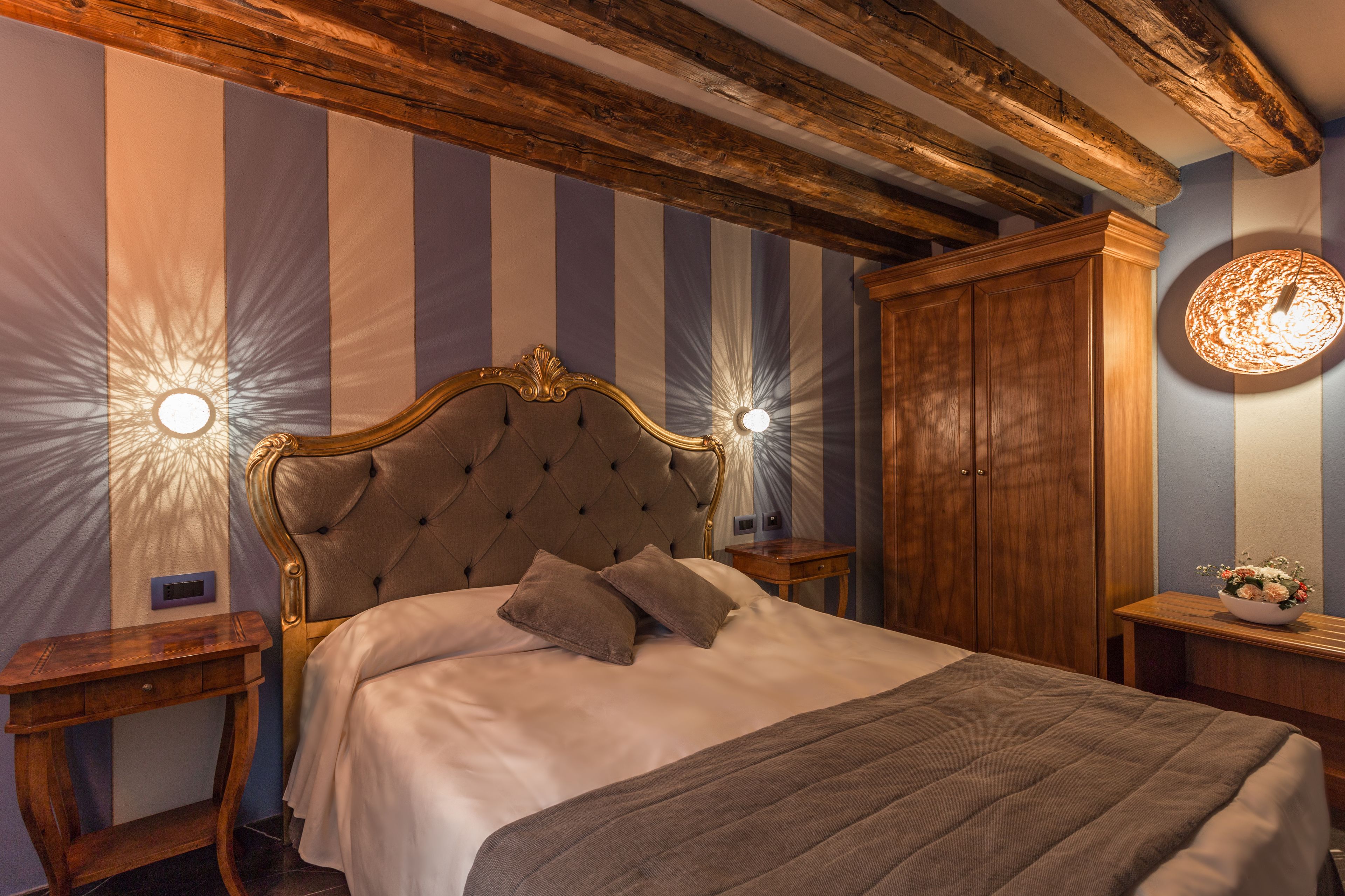 1 bedroom, hypo-allergenic bedding, in-room safe, soundproofing