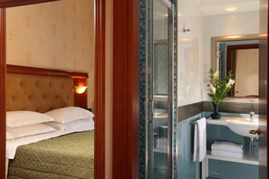Minibar, in-room safe, desk, free WiFi - Serena Hotel (Rome)