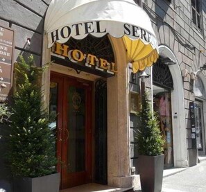 Minibar, una cassaforte in camera, una scrivania, Wi-Fi gratuito