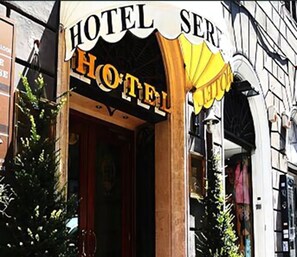 Front of property - Serena Hotel (Rome)