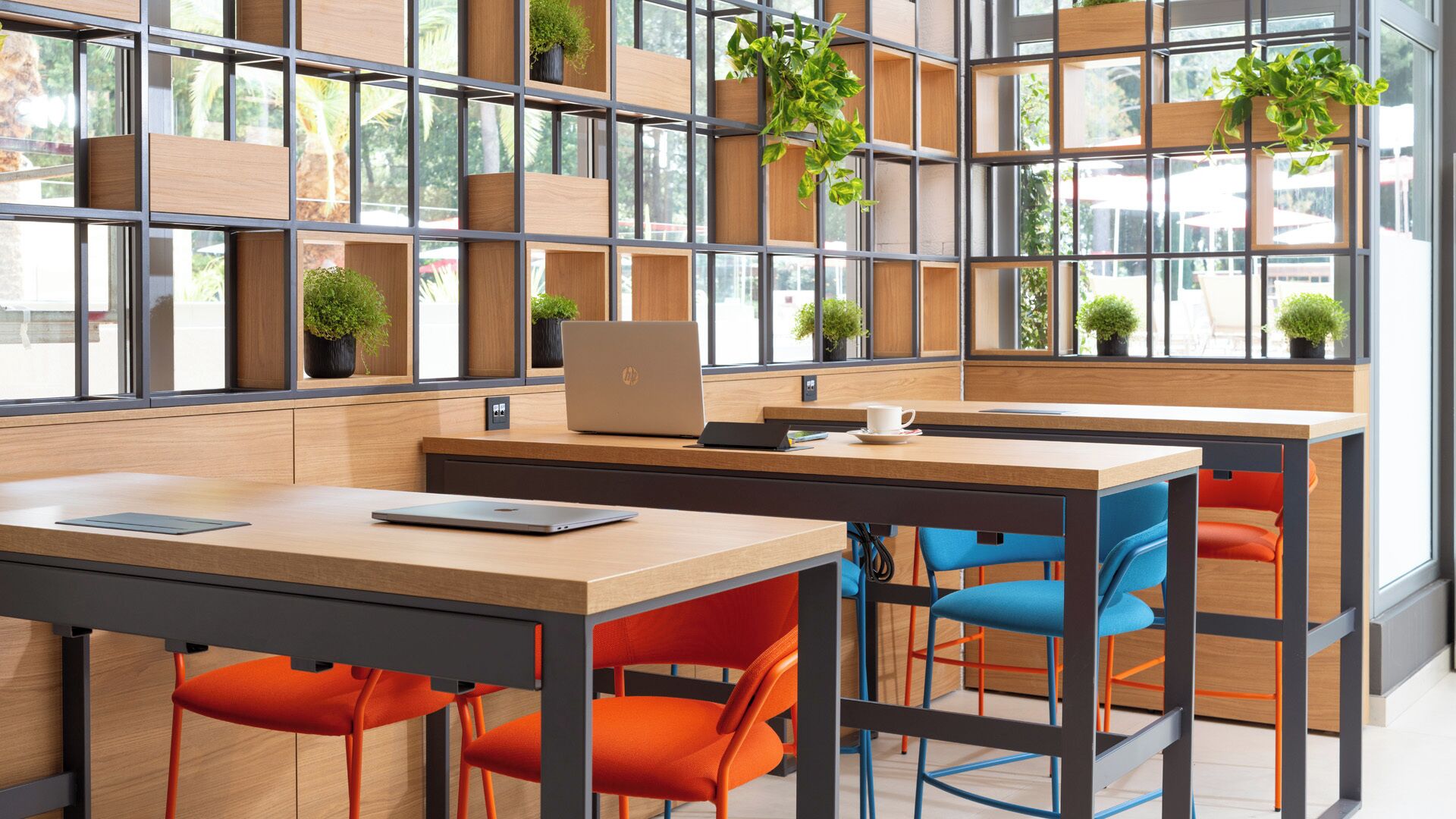 2 bars/lounges, beach bar