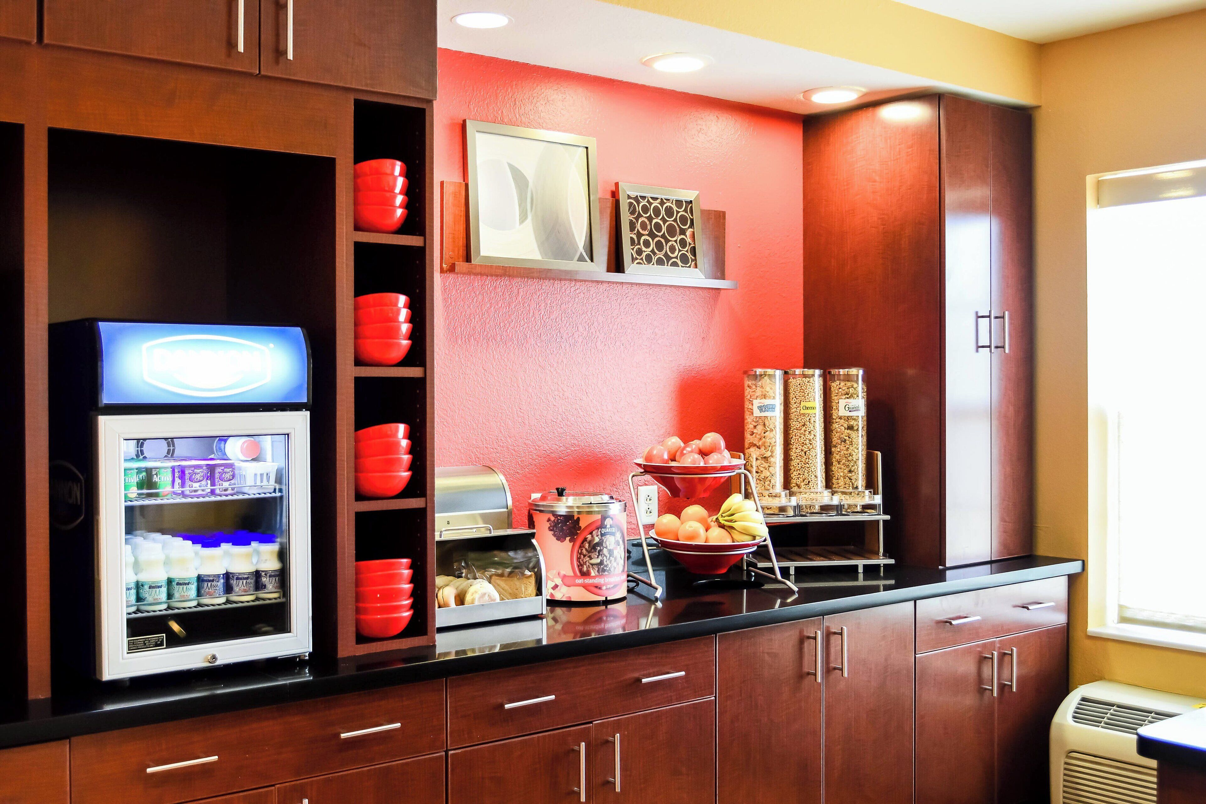 free daily continental breakfast