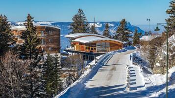 Vista frontal de la propiedad