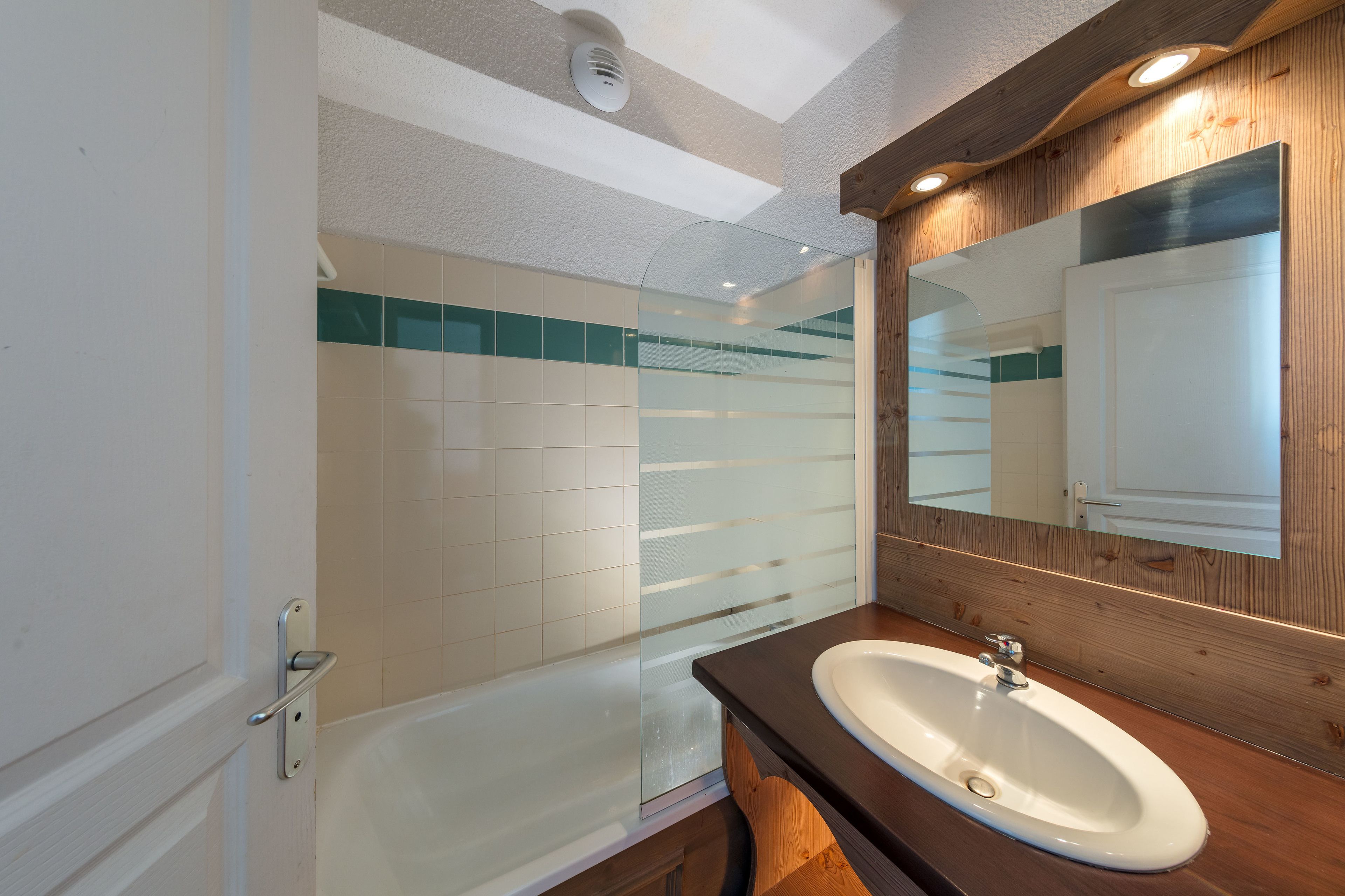 One Bedroom Apartment (for 6) | Bathroom | Hair dryer, towels