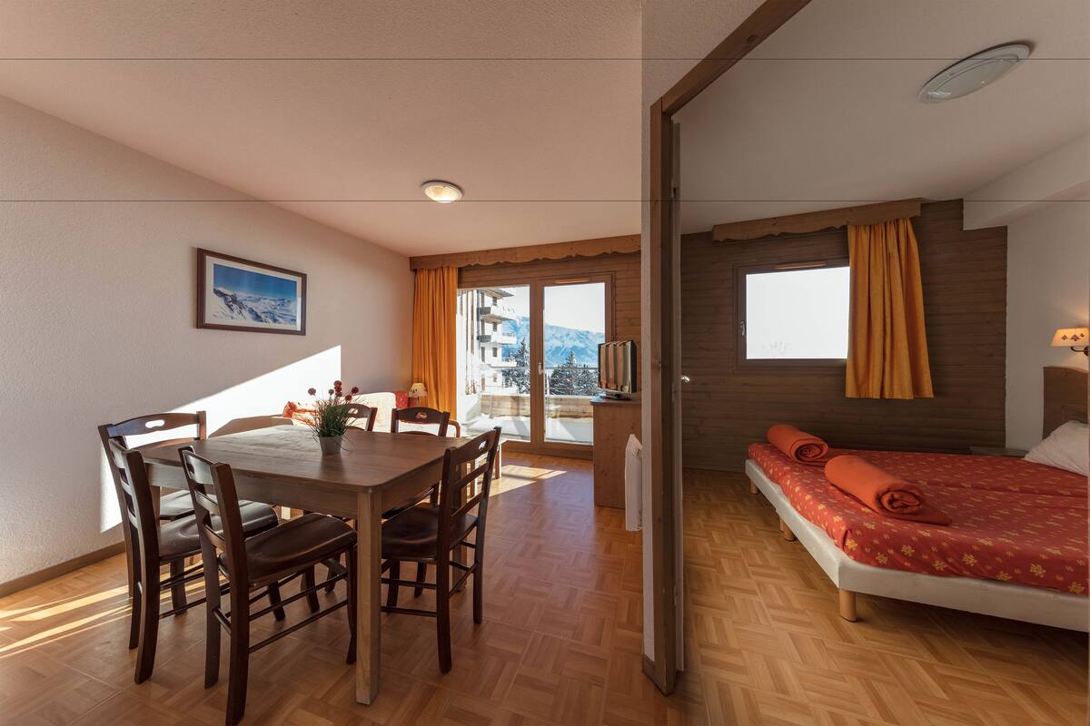 Apartamento de 1 dormitorio (for 5) | Sala de estar | Televisión de pantalla plana de 32 pulgadas con canales digitales 