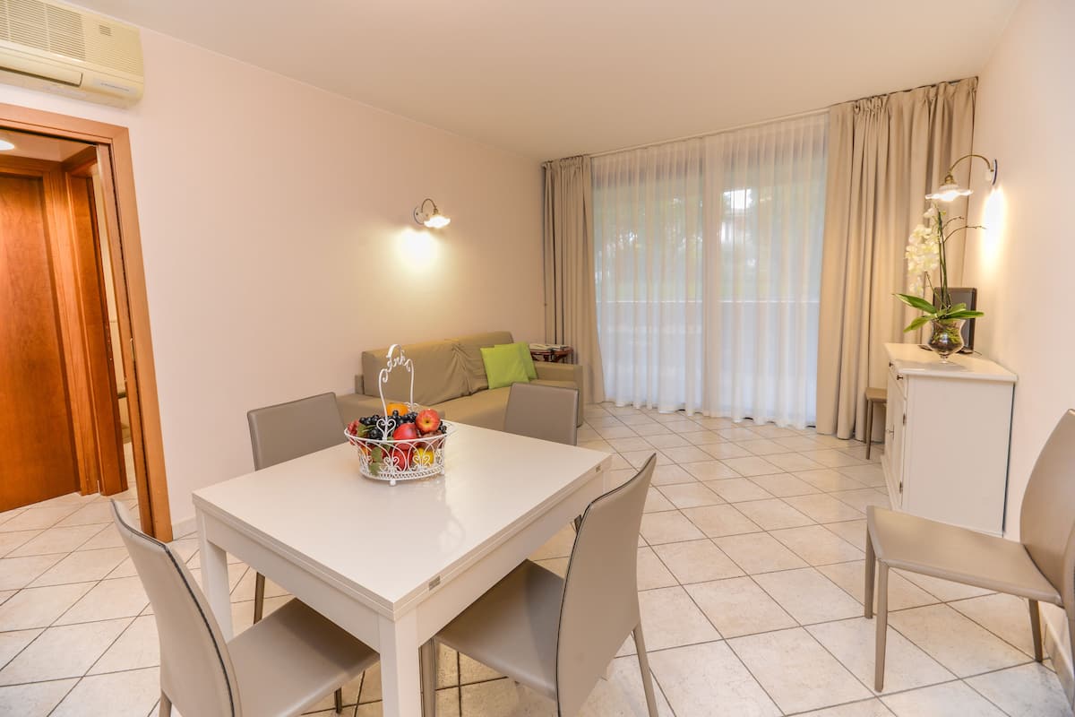 Apartment, 2 Bedrooms, 2 Bathrooms | Ruang tamu | TV skrin rata