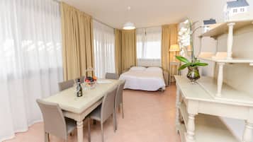 Apartamento, 2 quartos, vista para o lago | 2 quartos, berços (sobretaxa), Wi-Fi de cortesia, roupa de cama