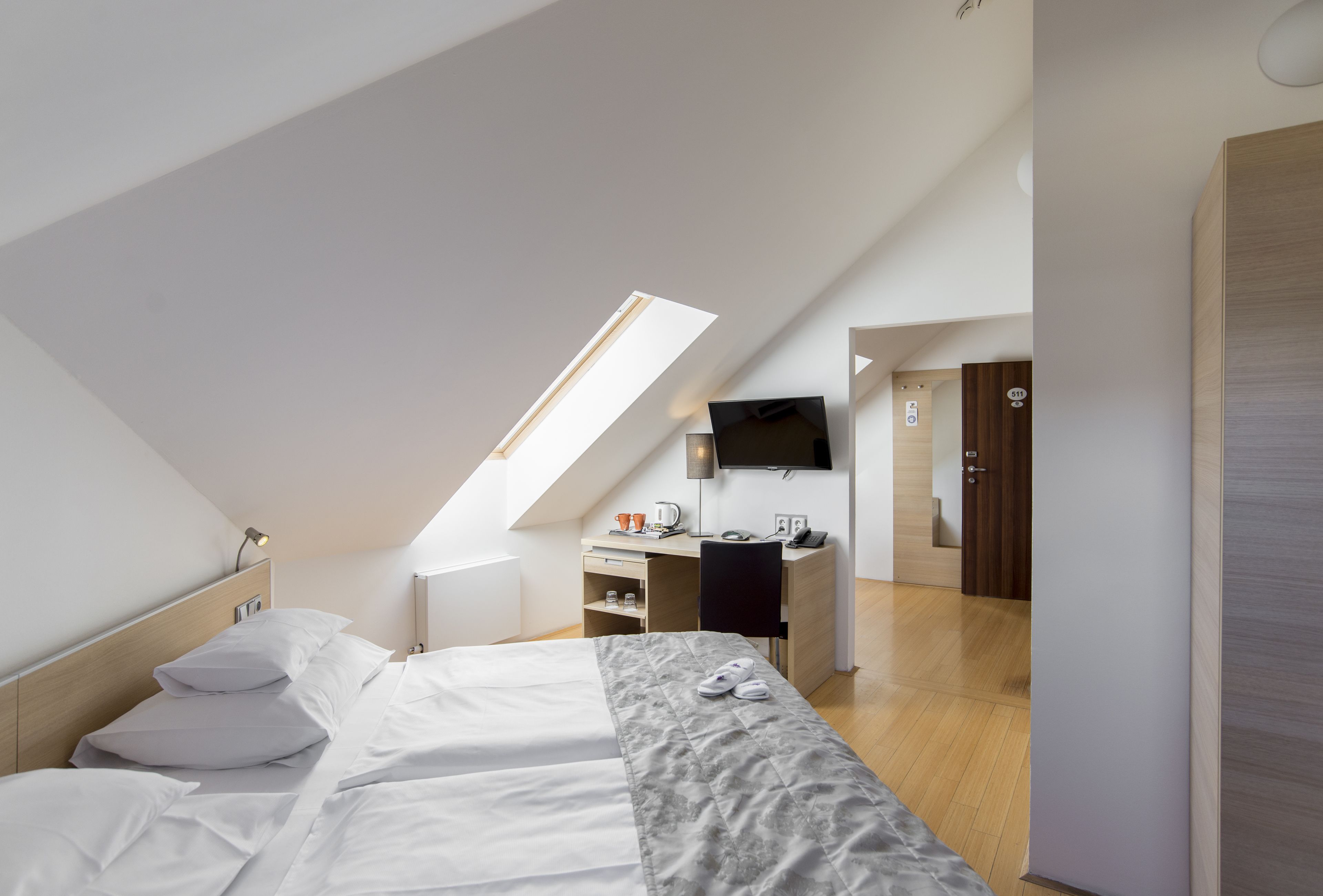 superior double room | in-room safe, desk, free wifi, bed sheets