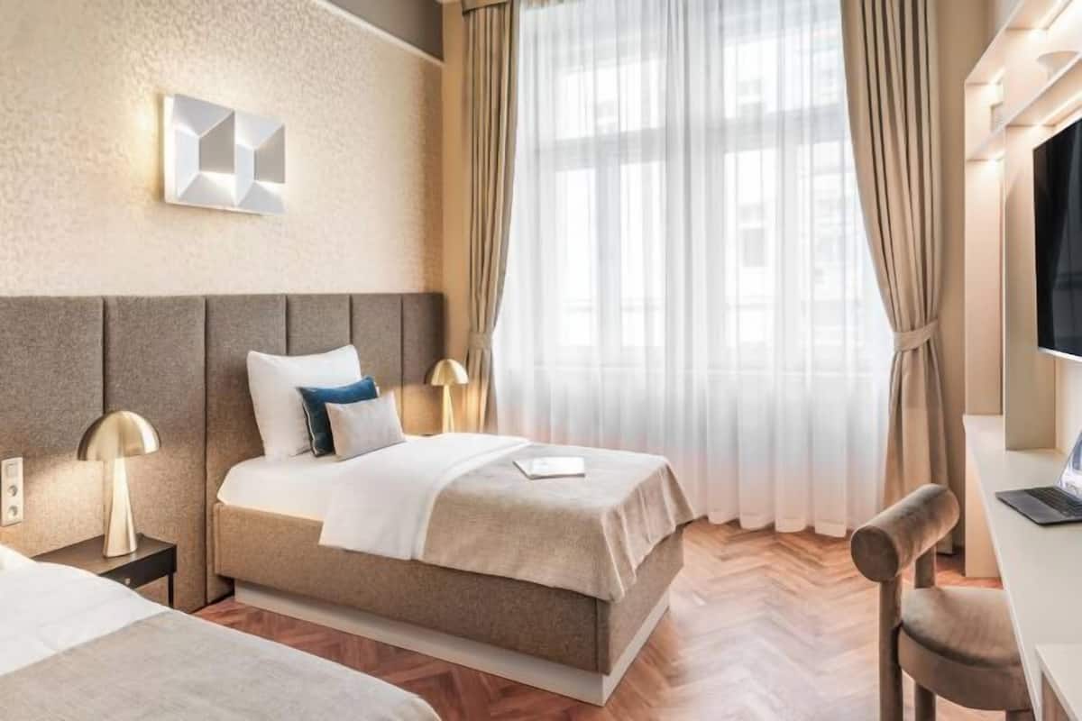 Bureau, Wi-Fi gratuit, draps fournis