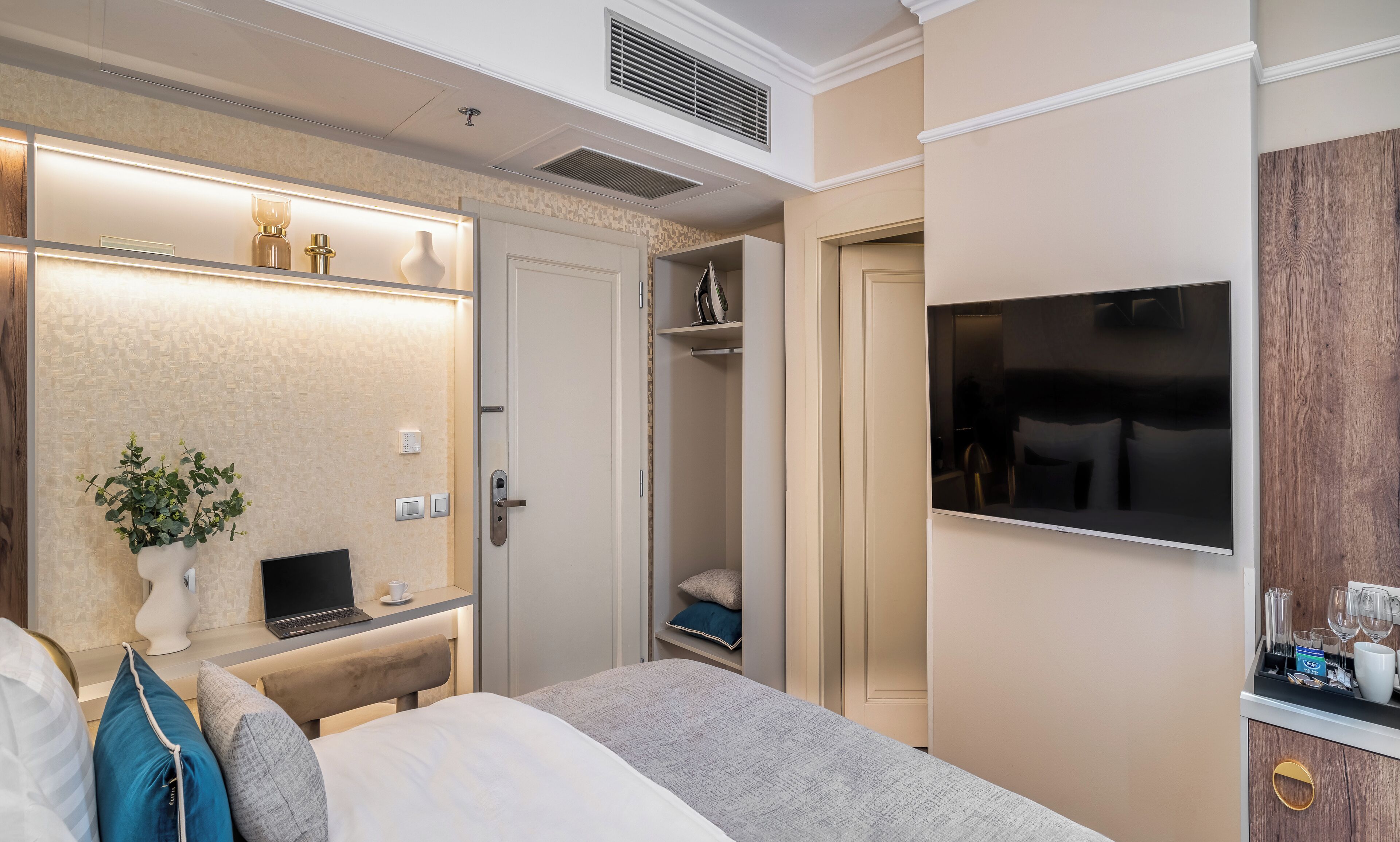 deluxe room, 1 bedroom | desk, free wifi, bed sheets