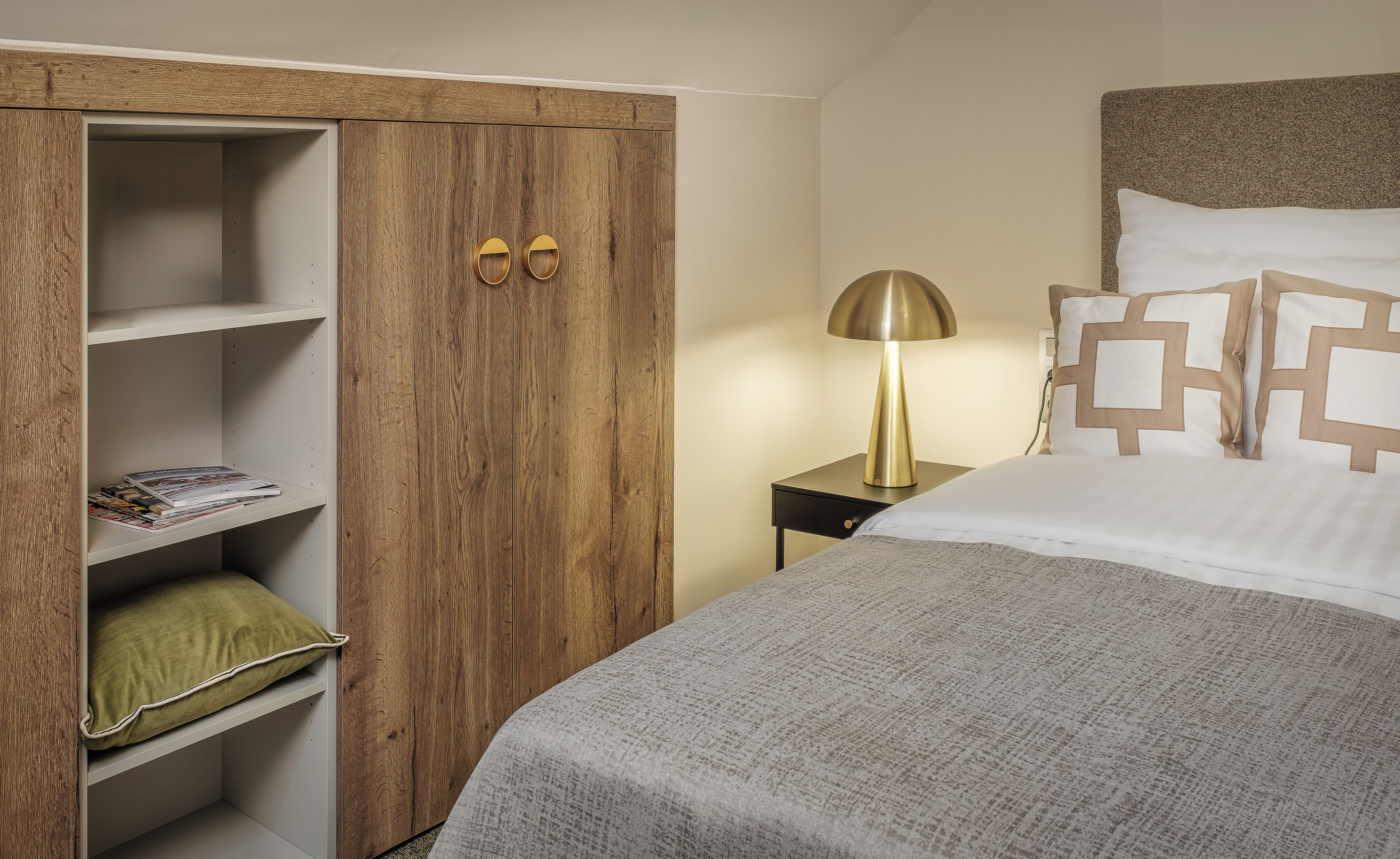 superior room | desk, free wifi, bed sheets