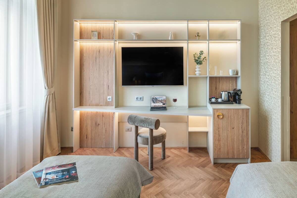 Bureau, Wi-Fi gratuit, draps fournis